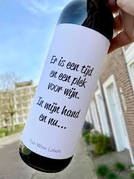 fles wijn met eigen etiket